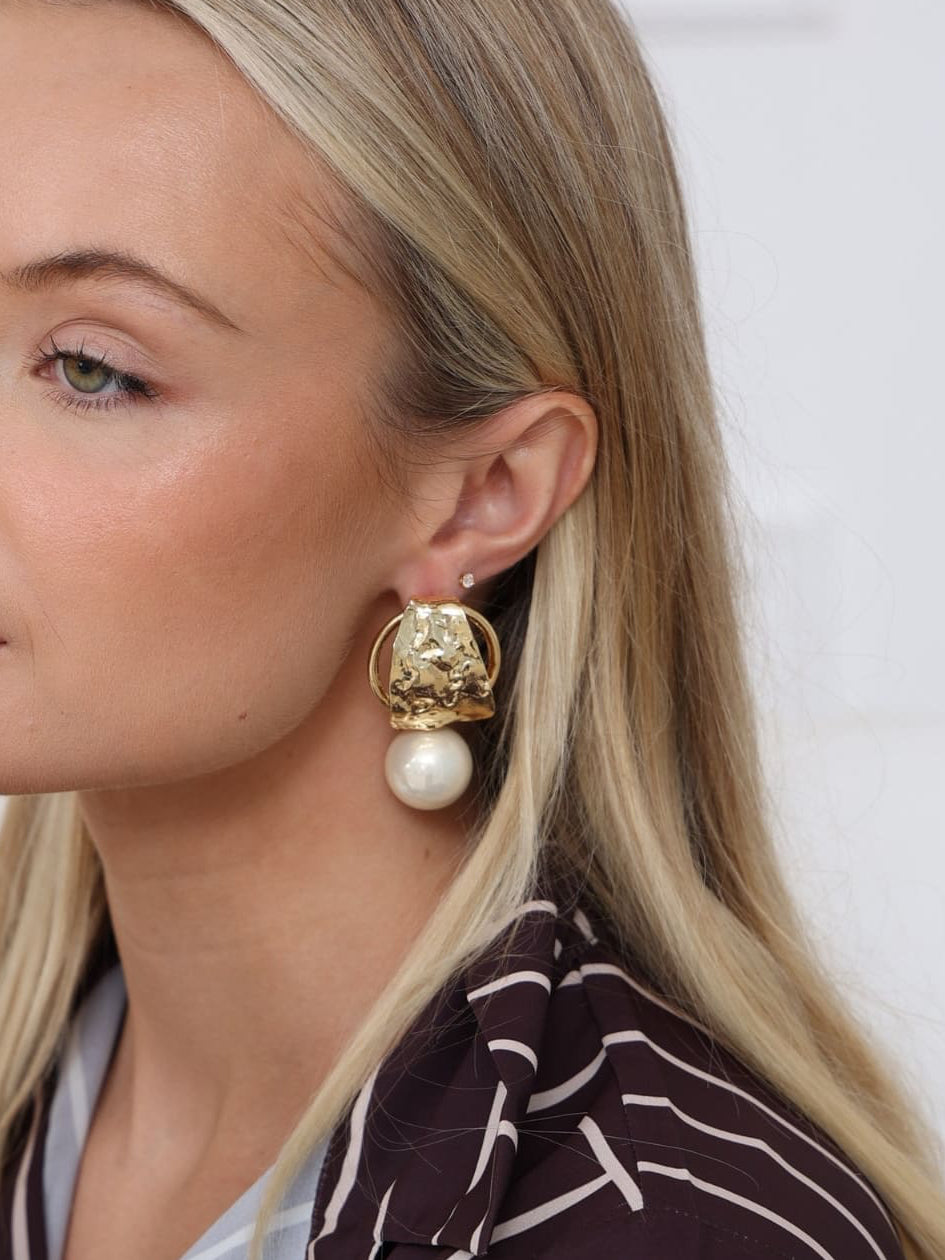 Caspian Manor Pearl Earrings