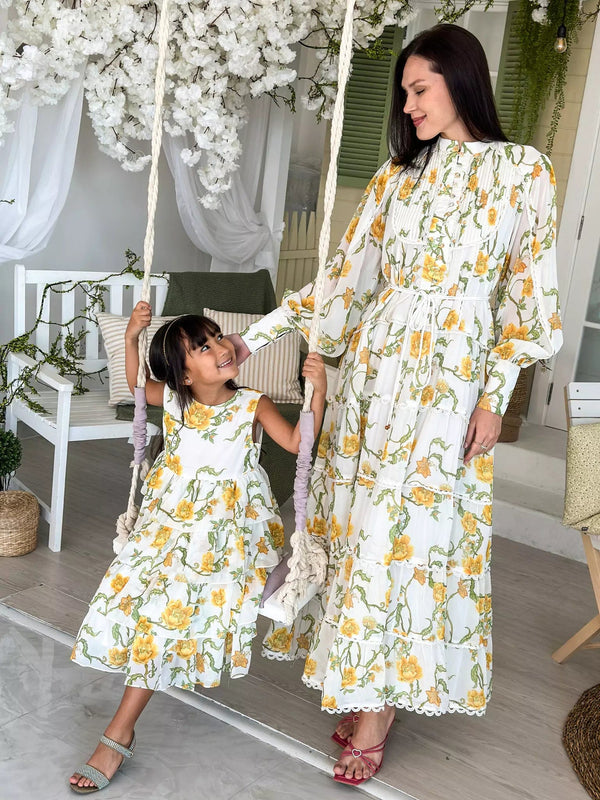 韓国商品/OURSAALTY Floral Eyelet Mini dress Mini Auryn Floral Dress