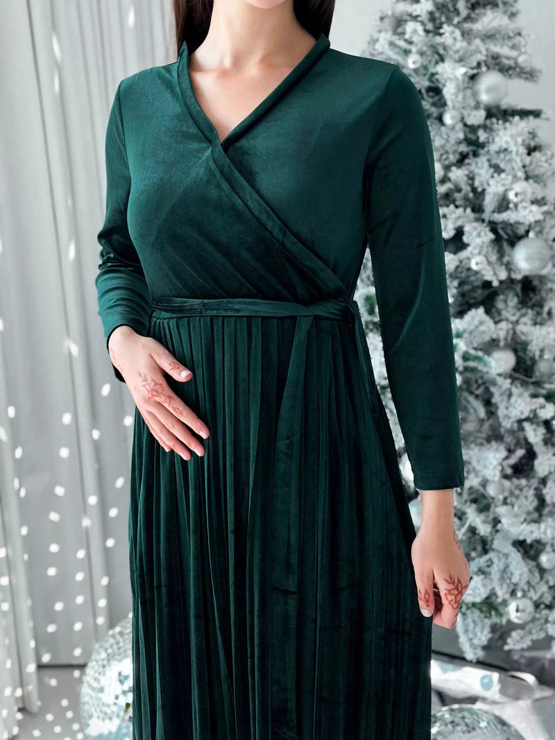 Long emerald green velvet dress best sale