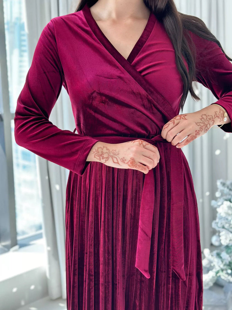 Plum Velvet Dress with Long Sleeves Pleated Sowears