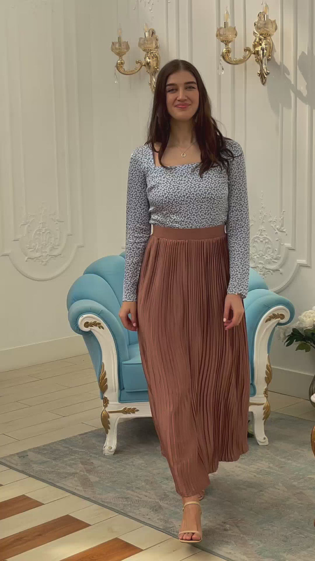 video of champagne pleated skirt by sowears