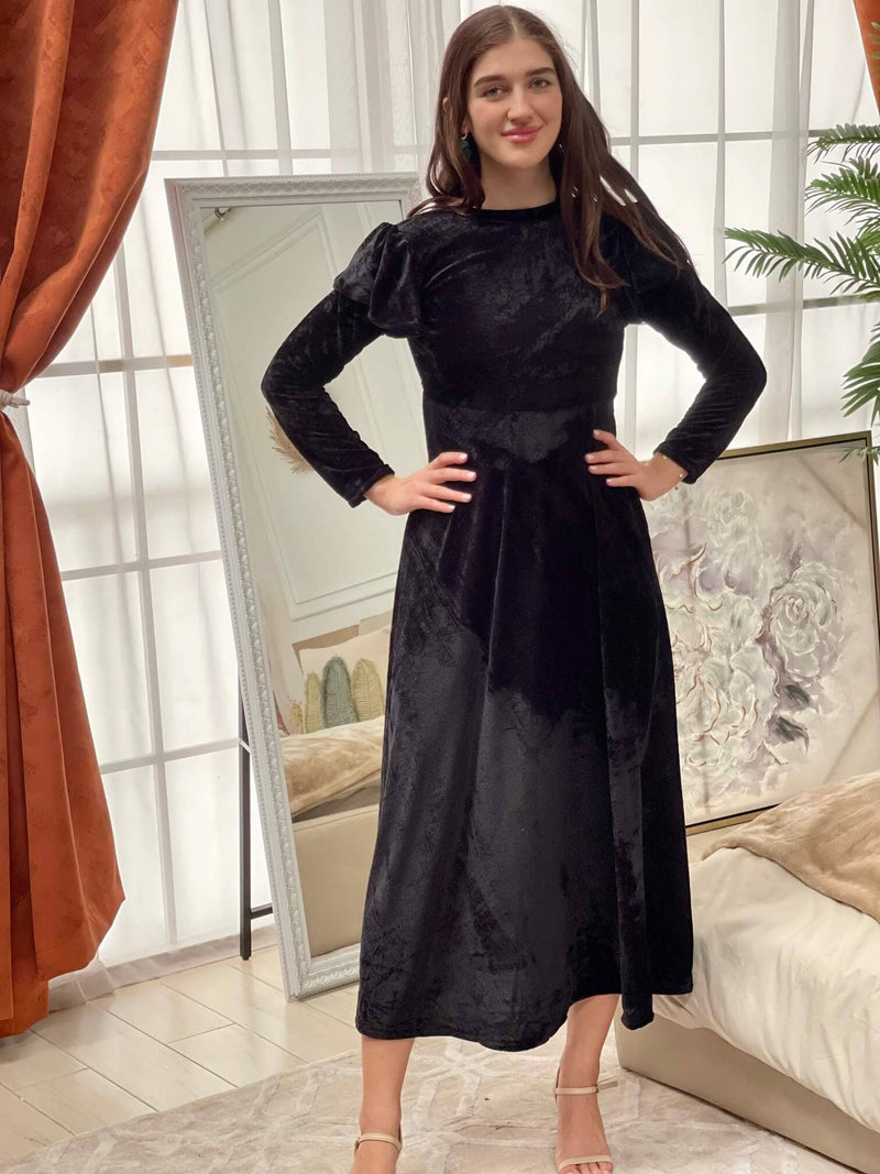 model wearing black velvet maxi dress with long sleeve sowears