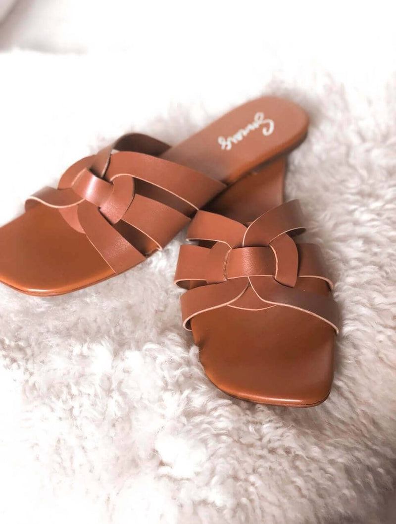 Avena - Flat Slides In Tan Shoes  - Sowears