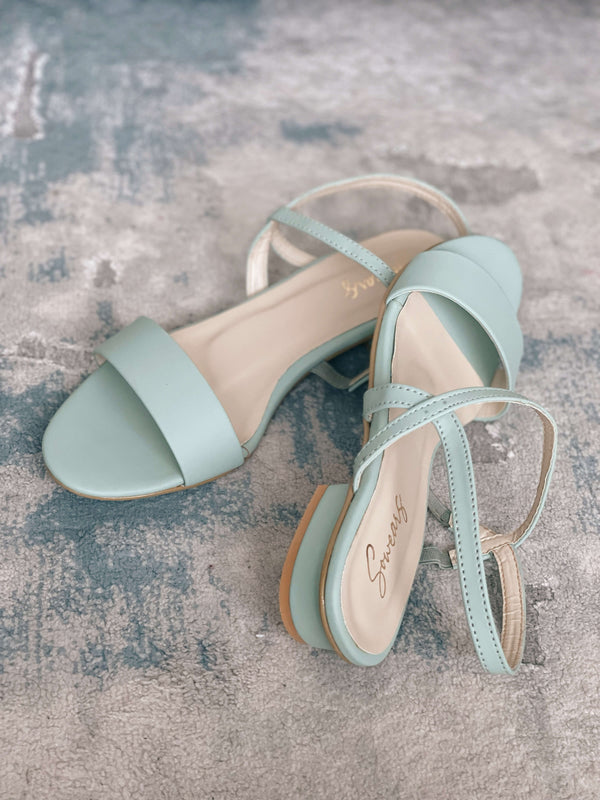 Amazon.com | GILIGEGE Sandals Women Slipper Summer Casual Clip Toe Simple  Flip Flop Comfortable Retro Large Size Beach Sandals (Black, 6.5) | Flats
